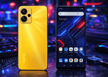 Dua buah smartphone dari merek Realme dan Infinix diletakkan berdampingan untuk perbandingan