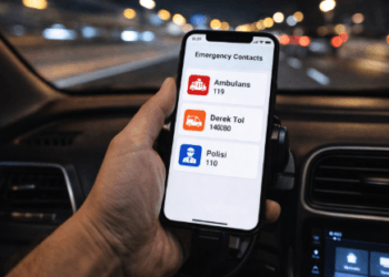 Daftar nomor telepon penting mudik 2026 yang tertera pada layar ponsel pengemudi