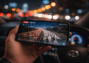 Panduan menggunakan smartphone untuk menerapkan Cara Cek CCTV Tol secara langsung saat melakukan perjalanan arus balik Lebaran 2026.