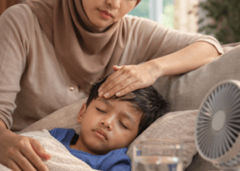 Mengenali gejala heatstroke pada anak dan lansia saat menghadapi cuaca panas ekstrem di kota Medan agar terhindar dari bahaya fatal.