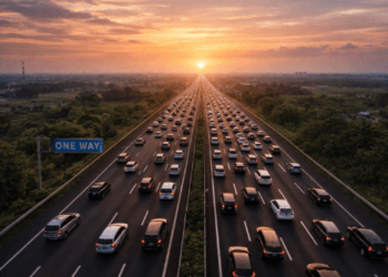 Visualisasi sistem rekayasa lalu lintas Jadwal One Way Contraflow 2026 di ruas Tol Trans Jawa guna mengurai kepadatan arus balik.