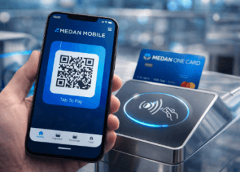 Penggunaan aplikasi Medan Mobile untuk pembayaran digital di stasiun.