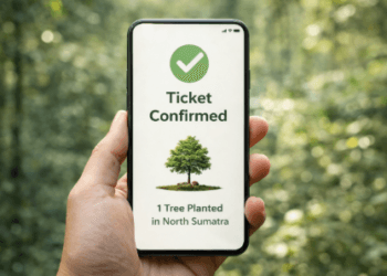 Penggunaan aplikasi digital untuk memesan tiket wisata yang secara otomatis menyumbangkan bibit pohon untuk penghijauan hutan.