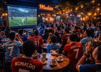 Suasana tempat nobar Liga Champions 2026 di Medan yang ramai suporter
