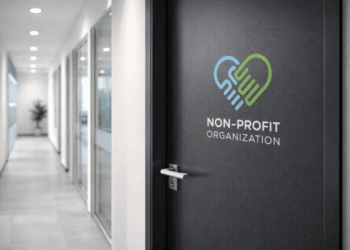 Pintu kantor sekretariat organisasi yang sudah siap untuk proses verifikasi domisili oleh pihak berwenang.