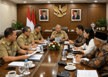 Suasana audiensi antara Kemenkumham Sulsel dengan perwakilan organisasi terkait prosedur syarat SKT ormas.