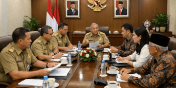 Suasana audiensi antara Kemenkumham Sulsel dengan perwakilan organisasi terkait prosedur syarat SKT ormas.