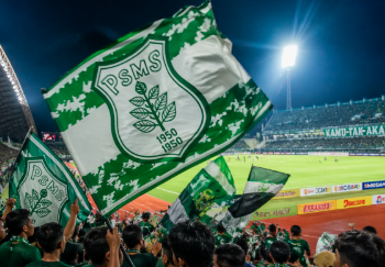 Semangat membara para suporter mendukung ambisi agar PSMS Medan Harus Promosi ke kasta tertinggi sepak bola Indonesia.