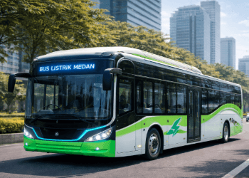 Unit Armada Bus Listrik Medan sedang melayani penumpang di sepanjang jalur protokol kota guna mewujudkan transportasi tanpa emisi.