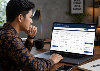 Foto pelamar profesional sedang menelusuri daftar lowongan formasi kementerian pada layar komputer jinjing secara teliti,