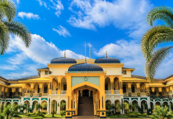 Kemegahan Istana Maimun yang merupakan destinasi Wisata Dekat Pajak Sambu Medan.