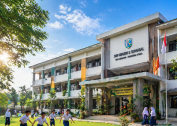 Fasilitas gedung yang mendukung aktivitas belajar mengajar di Sekolah di Sunggal Medan.