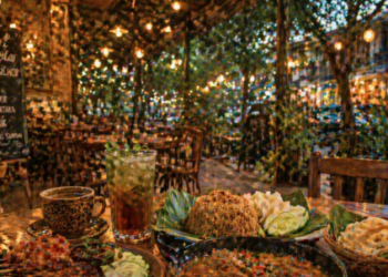 Suasana salah satu kafe populer yang menjadi bagian dari daya tarik Wisata Kuliner Medan Johor.