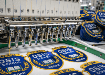 Hasil bordir atribut OSIS yang rapi dan presisi dari penyedia jasa bordir logo sekolah Medan.