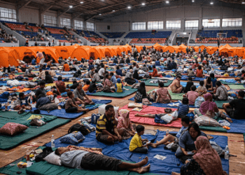 Suasana di dalam posko pengungsian banjir Kabupaten Demak yang menampung ribuan warga terdampak.