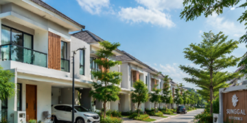 Deretan unit rumah modern yang menjadi bagian dari Perumahan di Sunggal Kanan.