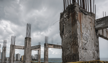 Kondisi fisik bangunan yang menjadi bukti nyata dalam Kronologi Korupsi Pasar Sibolga yang kini dalam pengawasan polisi.