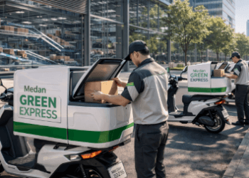 Operasional armada Kurir Listrik Medan yang melayani pengiriman paket ke pemukiman warga tanpa menghasilkan asap knalpot.