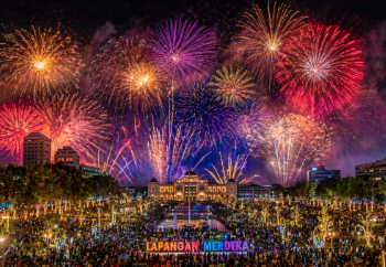 Keramaian warga saat menghadiri salah satu pusat Acara Tahun Baru di Medan.