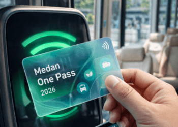Penggunaan kartu Medan One Pass untuk akses cepat dan pembayaran otomatis di seluruh layanan transportasi umum kota.