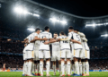 Pemain Real Madrid melakukan koordinasi tim sebelum memulai misi comeback melawan Bayern Munchen di Allianz Arena.