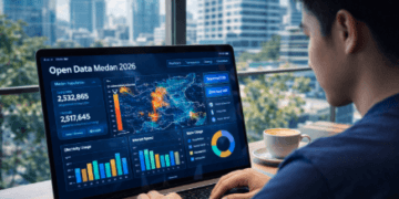 Seorang pengembang aplikasi sedang mengakses dataset dari portal Open Data Medan 2026 untuk merancang solusi teknologi bagi masyarakat.