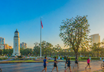 Suasana olahraga warga saat menikmati Pagi Pertama Tahun 2027 di Medan dengan penuh semangat.