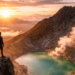 Pemandangan matahari terbit yang memukau dari puncak kawah Gunung Sibayak Berastagi.