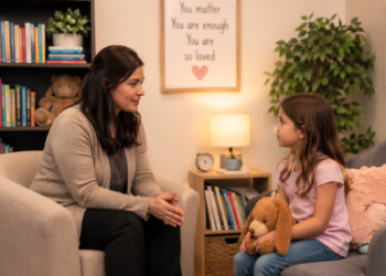 Sesi konseling khusus sebagai bagian dari program Pemulihan Trauma di Sekolah guna mengembalikan keceriaan siswa.