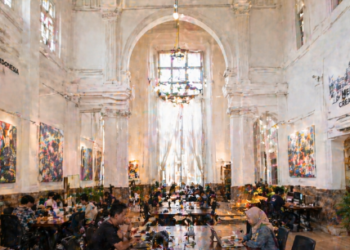 Aktivitas produktif para pelaku usaha lokal dalam lingkungan Ekosistem Kreatif Pos Medan yang dinamis.