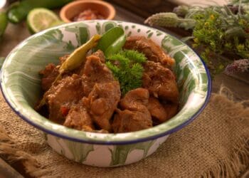 Foto hidangan daging kurban dengan bumbu rempah, menampilkan resep lezat dan cara masak praktis.