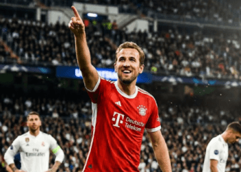 Harry Kane merayakan gol kemenangan Bayern Munchen di tengah kekecewaan para pemain Real Madrid di Santiago Bernabeu.