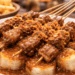 Kelezatan Sate Padang Medan Enak dengan kuah rempah kental dan daging sapi pilihan yang empuk.