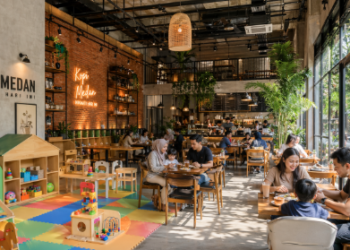 Suasana nyaman di sebuah Kafe Ramah Anak di Medan yang menyediakan area bermain aman bagi putra-putri Anda.