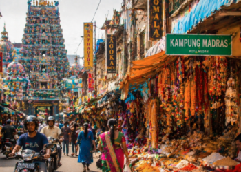 Warna-warni arsitektur kuil yang menjadi ikon penting Budaya India Medan.