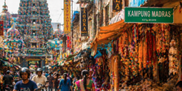 Warna-warni arsitektur kuil yang menjadi ikon penting Budaya India Medan.