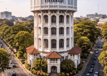 Arsitektur kolonial Menara Air Tirtanadi Medan yang menjadi simbol sejarah penyediaan air bersih.