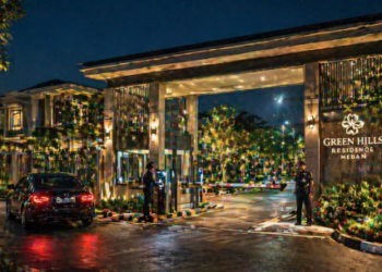 Sistem penjagaan gerbang utama yang memperkuat status Kota Terpopuler di Medan sebagai wilayah aman.