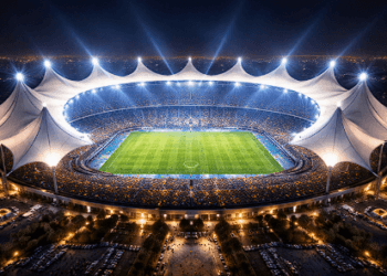 Arsitektur unik atap Stadion King Fahd yang menyerupai tenda di tengah gurun.