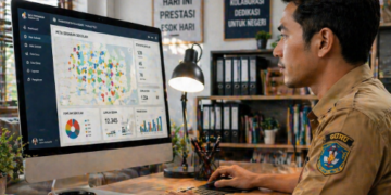 Foto calon pendidik serius menganalisis peta penempatan instansi pada layar komputer demi kelancaran seleksi aparatur sipil negara,