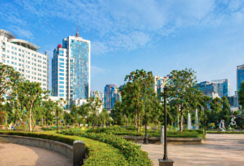 Kondisi taman publik yang tetap terjaga dalam menjaga Kebersihan Kota Medan Pasca Tahun Baru.