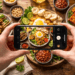 Menerapkan tips foto makanan estetik viral menggunakan smartphone untuk hasil konten yang profesional.