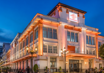 Visualisasi rencana pengembangan kawasan sekitar yang mendukung keberlangsungan Masa Depan Kantor Pos di tengah modernitas.