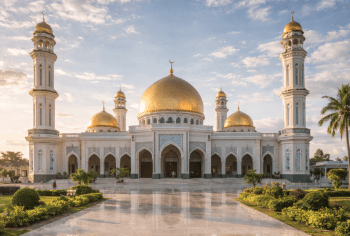 Kemegahan arsitektur Masjid Agung Binjai yang menjadi pusat kegiatan religi dan wisata di jantung kota.