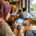 Ilustrasi seorang pelamar yang sedang berlatih soal Seleksi Kompetensi Dasar menggunakan akses aplikasi try out CPNS 2026 gratis langsung dari layar ponsel pintar.