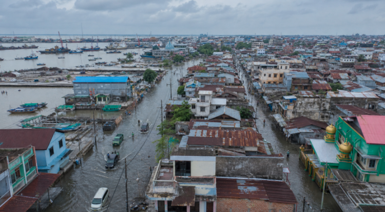 Kondisi terkini salah satu sudut pemukiman yang terdampak Banjir Rob Belawan 2026 akibat fenomena pasang air laut.