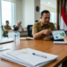 Ilustrasi tumpukan dokumen resmi di meja rapat birokrasi sebagai simbol finalisasi formasi CPNS 2026 yang ditargetkan rampung pada akhir Mei oleh Kemenpan RB.