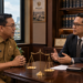 Penggunaan aplikasi Absen ASN Medan berbasis lokasi untuk menjamin akurasi kehadiran dan meningkatkan kedisiplinan aparatur di lingkungan pemerintah kota pimpinan.
