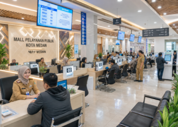 Suasana pusat Jasa Publik Medan yang terintegrasi untuk memudahkan warga dalam mengurus berbagai dokumen administrasi dan perizinan dalam satu lokasi pimpinan.