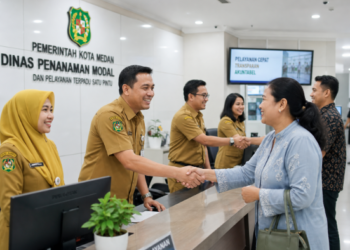 Ilustrasi penerapan Kultur ASN Medan yang mengedepankan keramahan pimpinan, profesionalisme pimpinan, dan integritas dalam setiap interaksi pelayanan publik pimpinan.